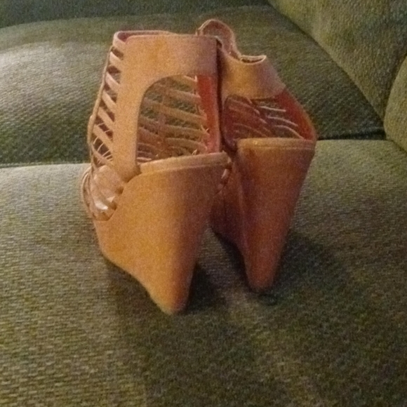 Shoes - Picture 4 of 4